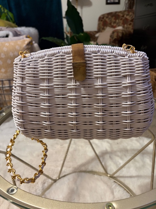 Heiress Handbags - Vintage White Vinyl Wicker Woven Handbag with Gold & White Chain Strap